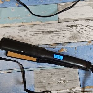 CHI G2 Titanium Infused Ceramic 1.25" Flat Iron Hair Straightener, Digital